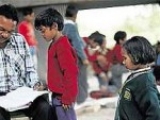 Sekolah untuk murid miskin di bawah landasan kereta api